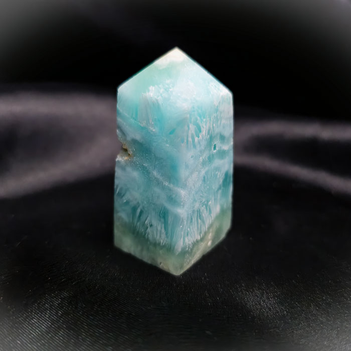 Hemimorfita en Cristalljoia, minerales en el centro de Barcelona
