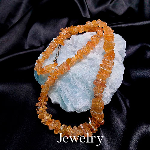 Jewelry in Cristalljoia Minerals in the center of Barcelona