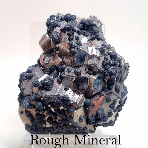 Raw minerals in Cristalljoia Minerals in the center of Barcelona