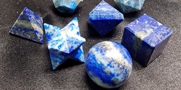Sólidos platónicos en mineral, pura simetría natural.