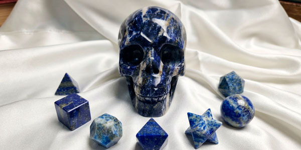 Sodalita vs lapislázuli, dos azules, 6.000 años de diferencia